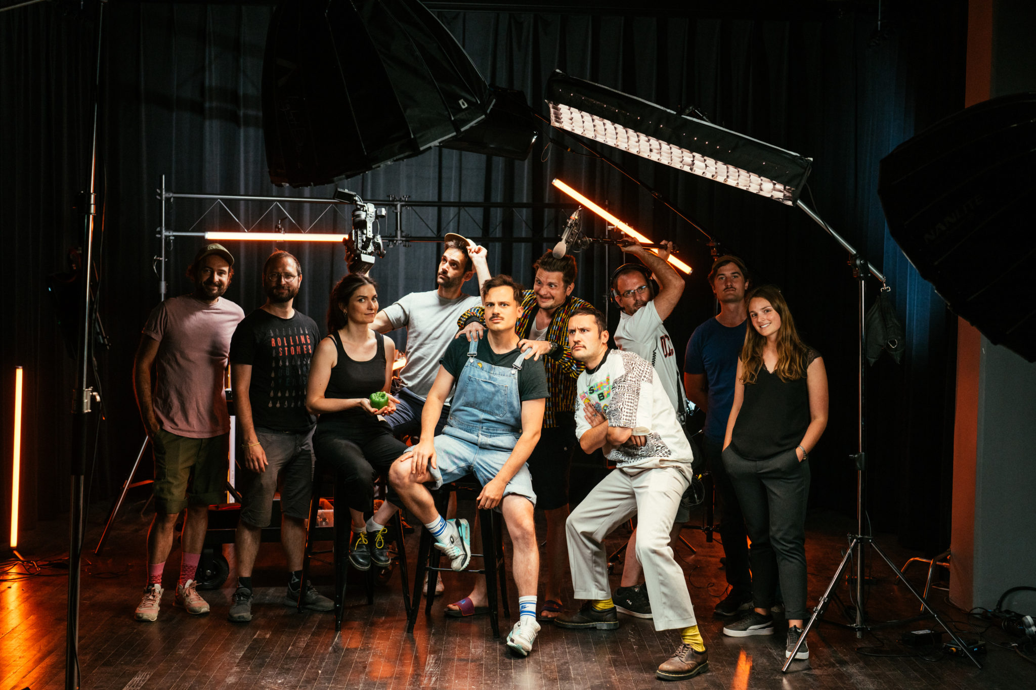équipe vidéo production les indépendants à strasbourg dans les studios du Rhin pendant le tournage de Money Shot de la chaine YouTube slexno